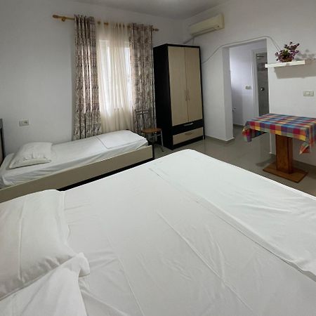 Guest House Lionel Durres Ngoại thất bức ảnh