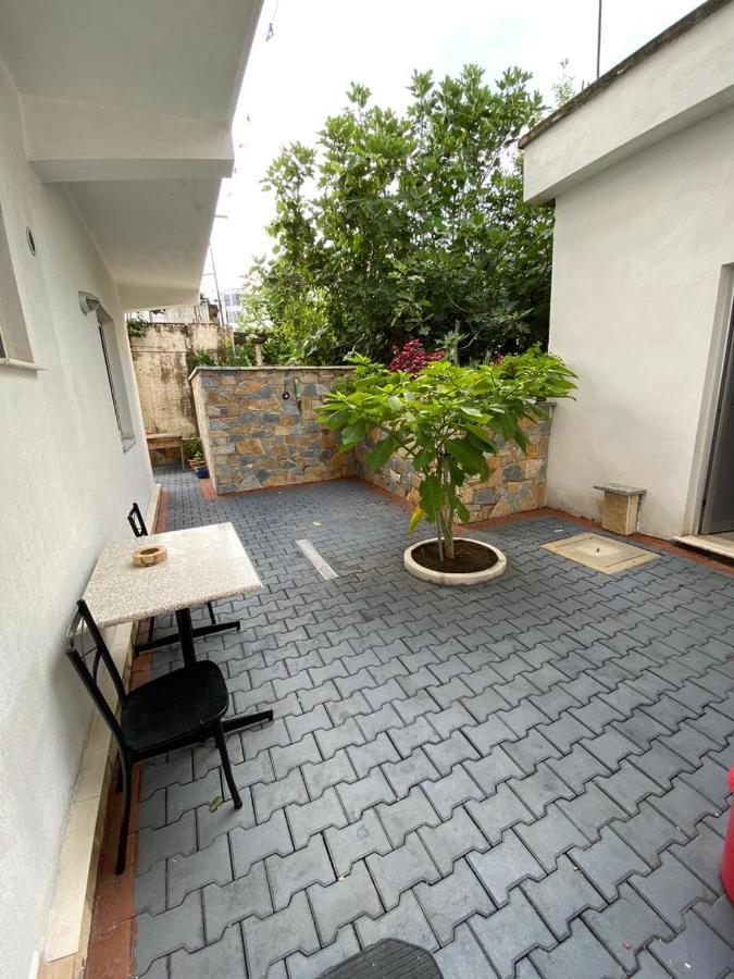 Guest House Lionel Durres Ngoại thất bức ảnh