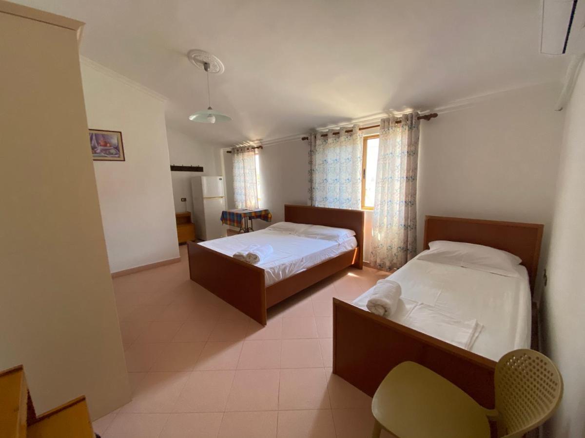 Guest House Lionel Durres Ngoại thất bức ảnh