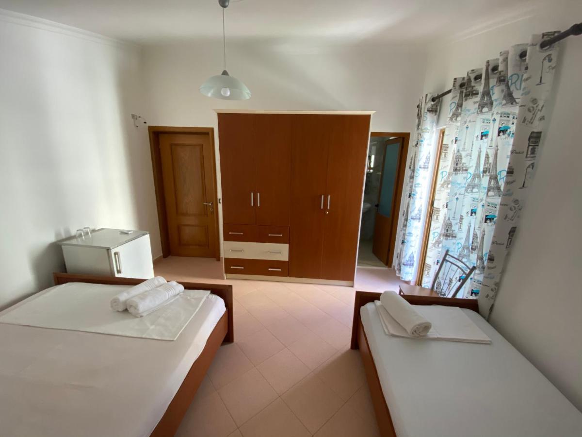 Guest House Lionel Durres Ngoại thất bức ảnh