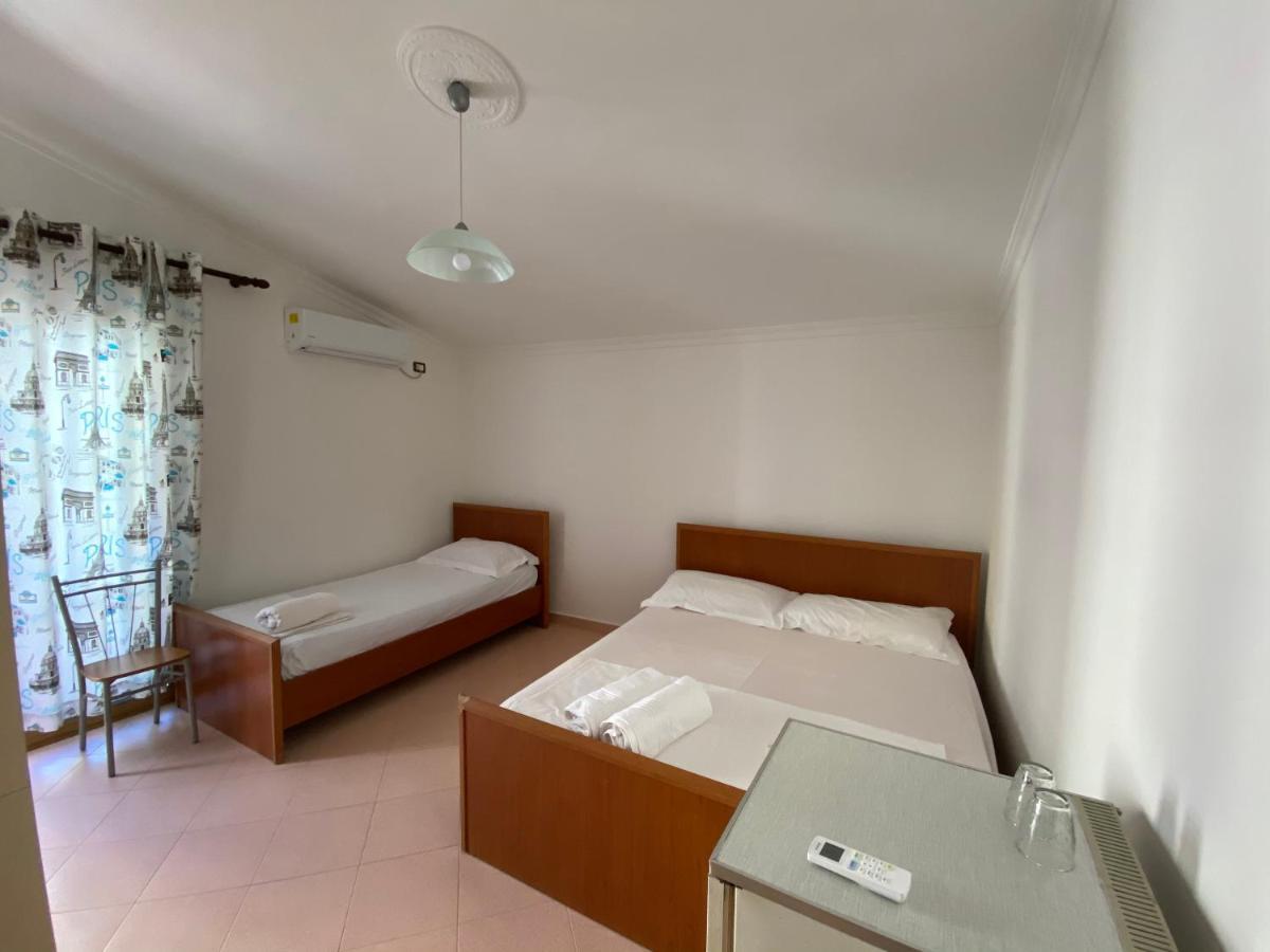 Guest House Lionel Durres Ngoại thất bức ảnh