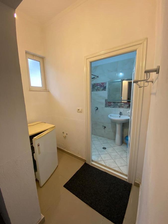 Guest House Lionel Durres Ngoại thất bức ảnh