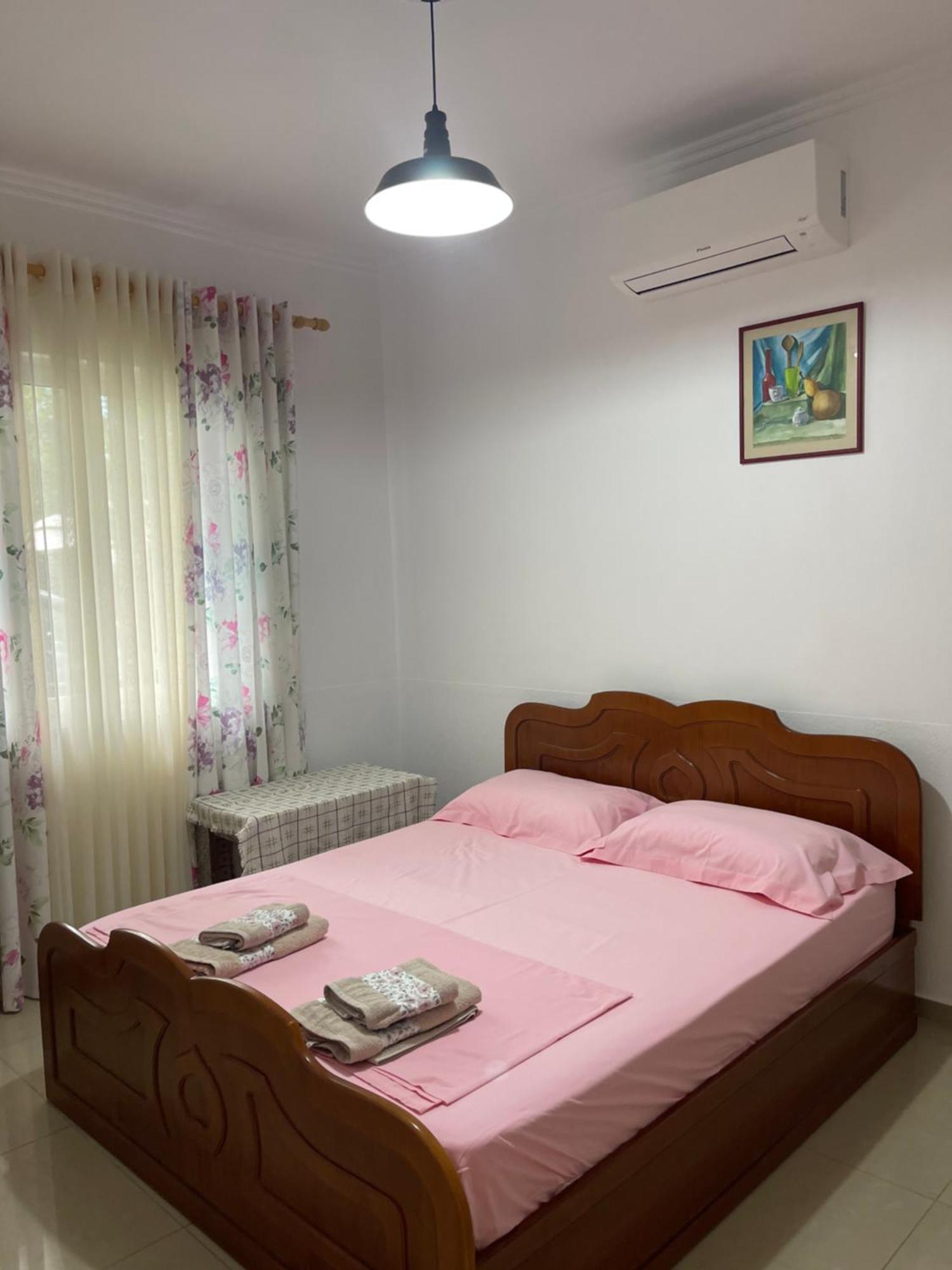 Guest House Lionel Durres Ngoại thất bức ảnh
