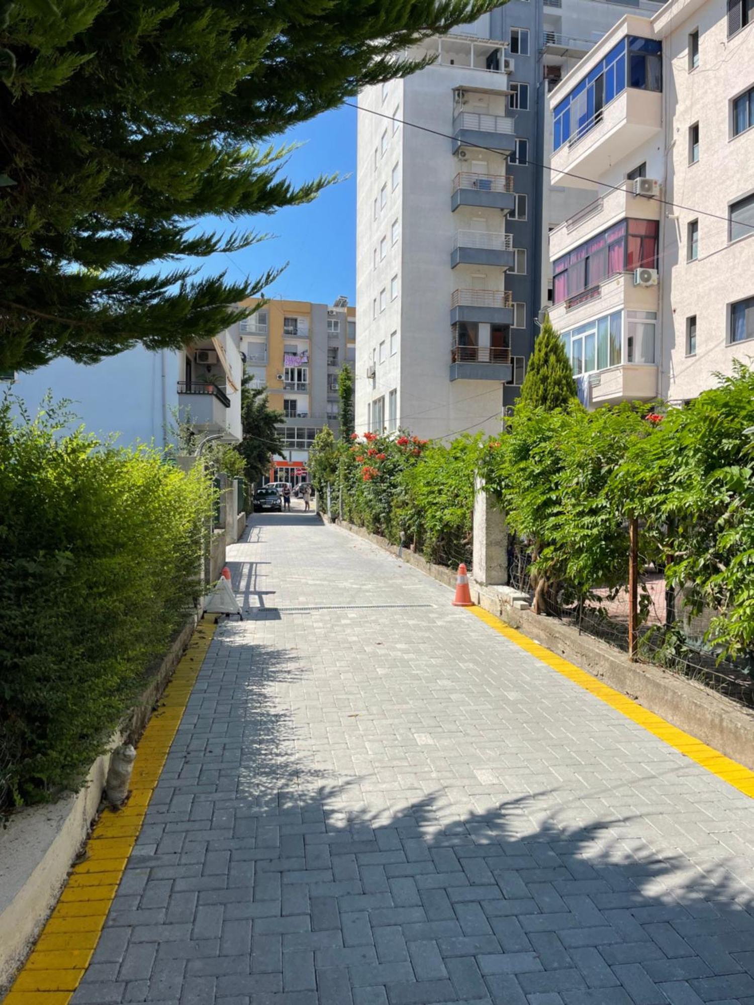 Guest House Lionel Durres Ngoại thất bức ảnh
